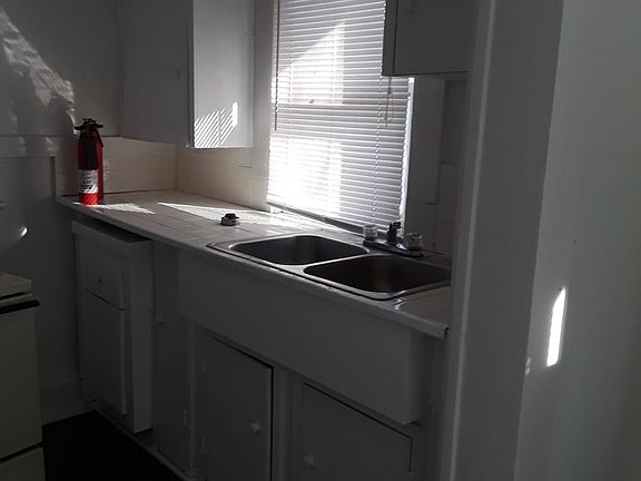 5th image of 1401 W 1st St