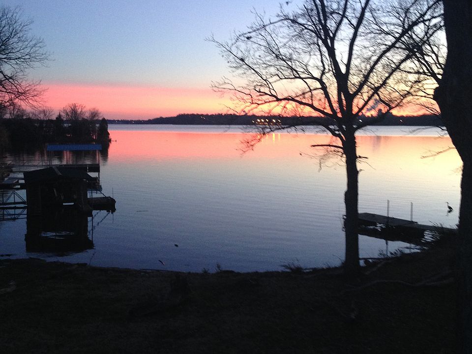 2nd image of 209 River Rd