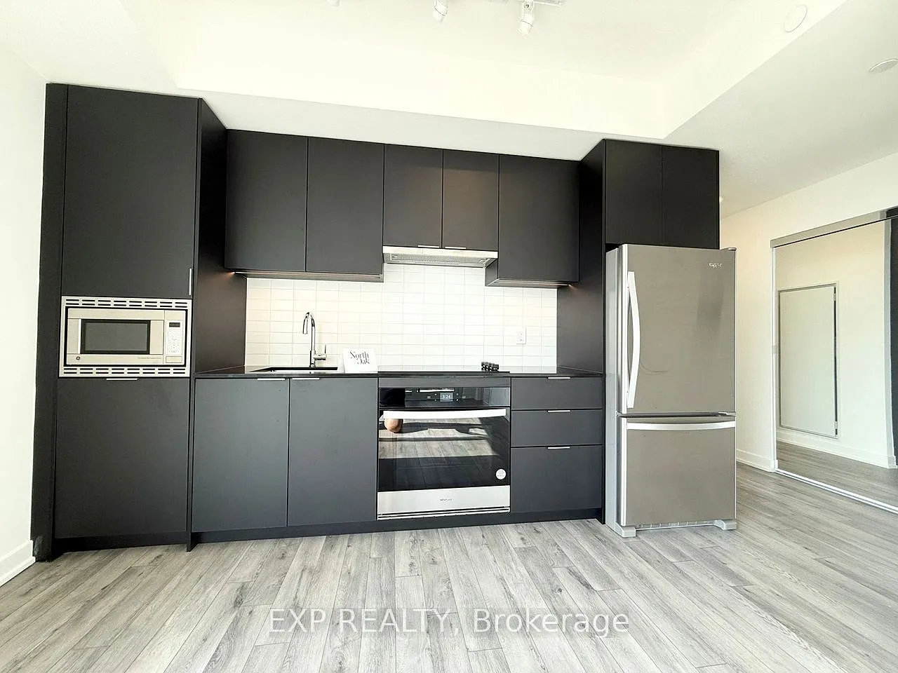 North Oak Tower Condos — Photo 3