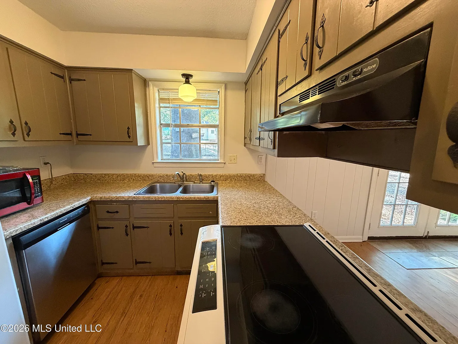 3 bed, 1.5 bath, 1260 sqft, $1,250 — Photo 4
