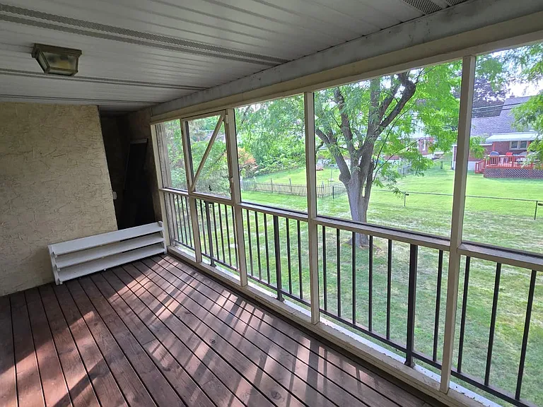 102 Valley Greene Cir — Photo 10
