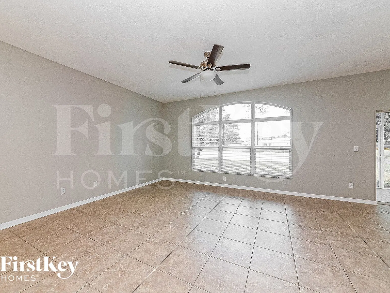 3 bed, 2.0 bath, 1510 sqft, $2,385 — Photo 2