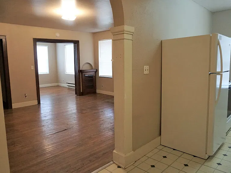 3400 N Robinson Ave — Photo 9