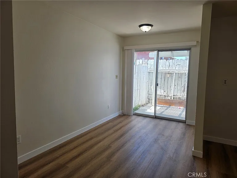 928 N Vicentia Ave #C — Photo 8