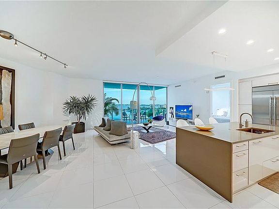 3rd image of 1155 N Gulfstream Ave Suite 702