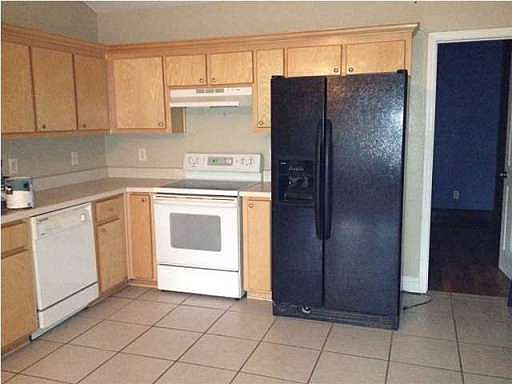 4th image of 2020 W Chase St