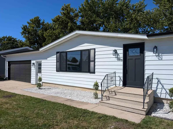 1200 3rd St NW, Independence, IA 50644