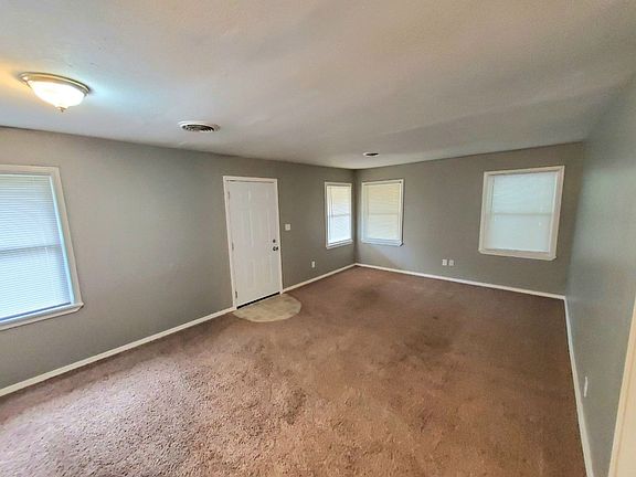 3rd image of 513 E Rose Dr