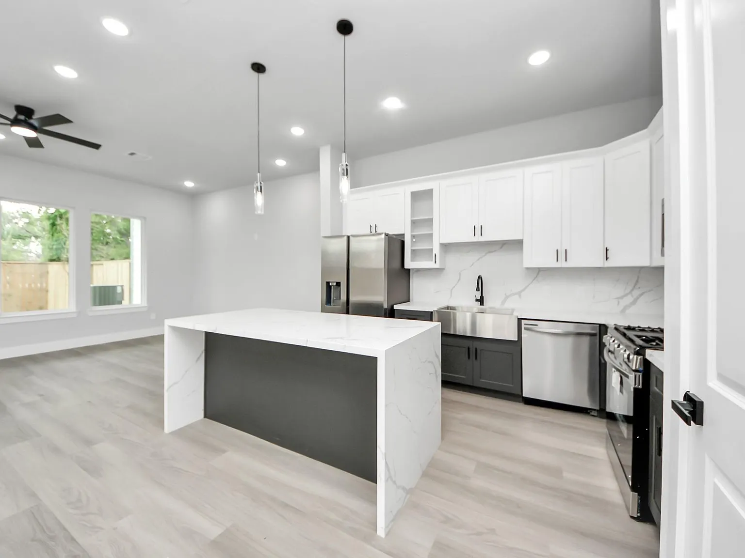 4 bed, 3.5 bath, 2018 sqft, $2,750 — Photo 3