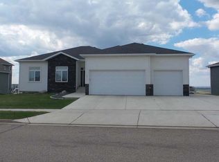 5012 Cornice Dr, Bismarck, ND 58503