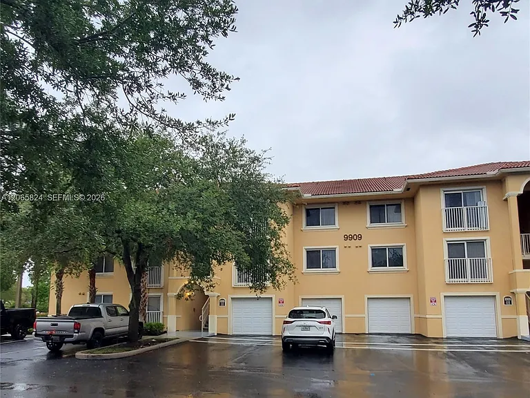 9909 Westwood Dr #121 — Photo 3