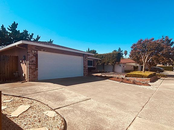 2nd image of 289 Daphne Drive