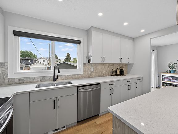 4th image of 9915 154th St NW
