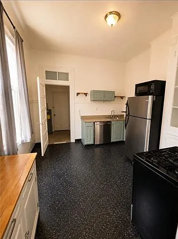 423 S Genois St — Photo 7