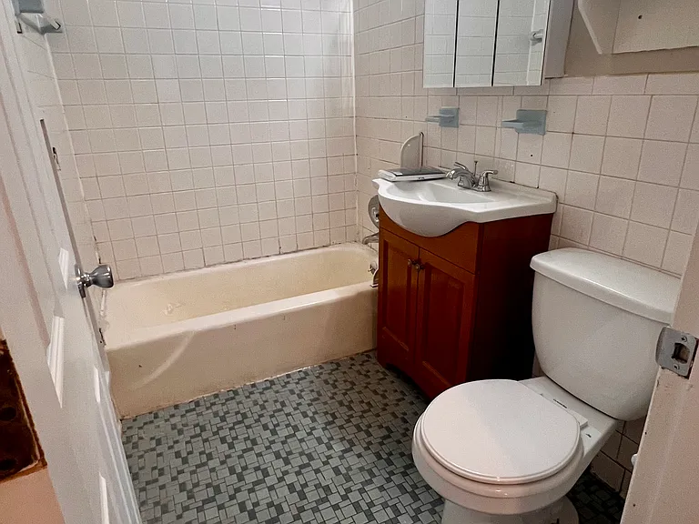 160 W Main St #7 — Photo 3
