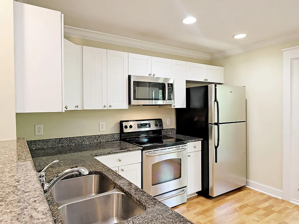 1850 Candlewood Ct #205