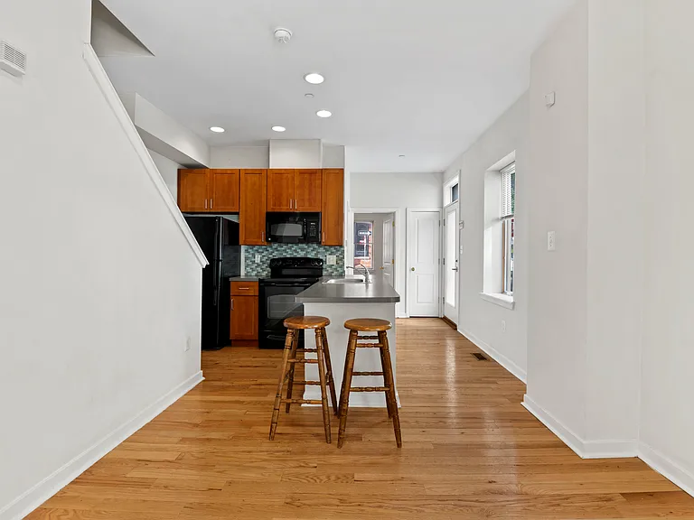 1643 Fitzwater St #A — Photo 7