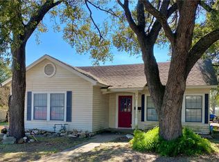312 E Richmond St, Giddings, TX 78942