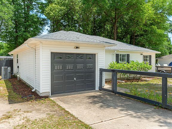 5th image of 1093 Farmer St