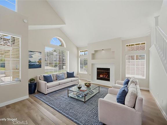 4th image of 42018 Avenida Vista Ladera