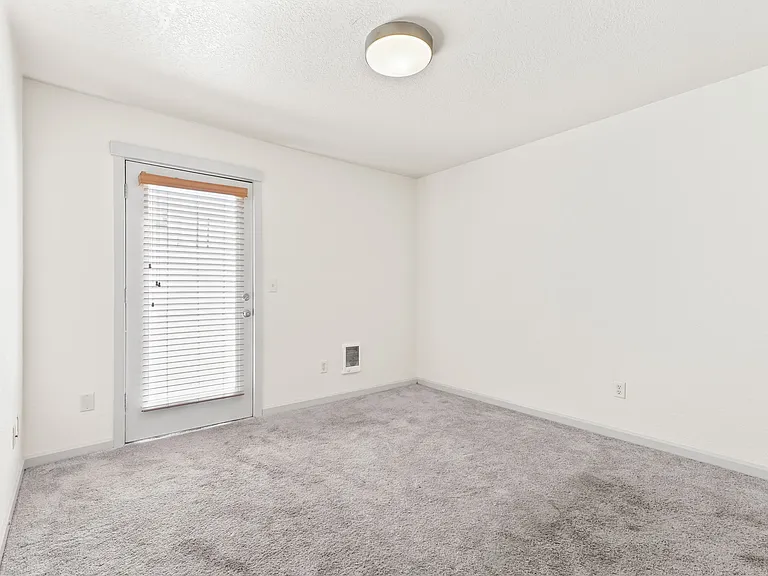 8950 N Kellogg St #15 — Photo 7