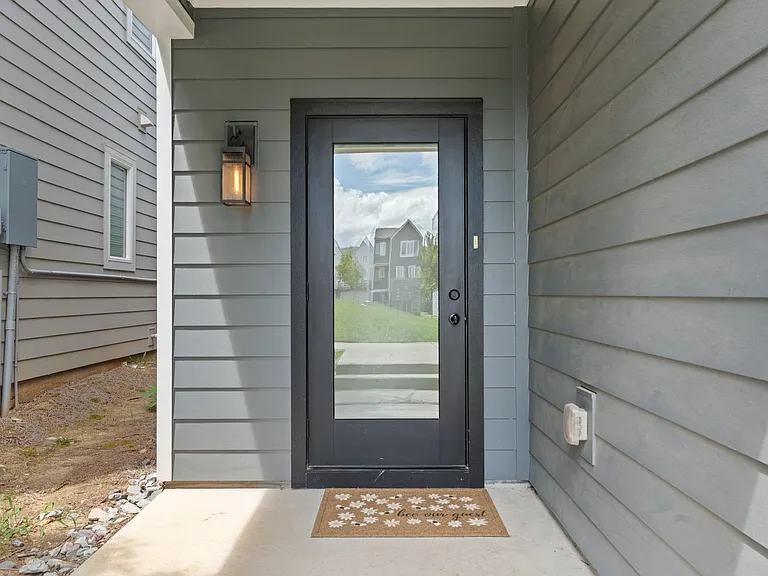 225 Sterling Point Cir — Photo 2