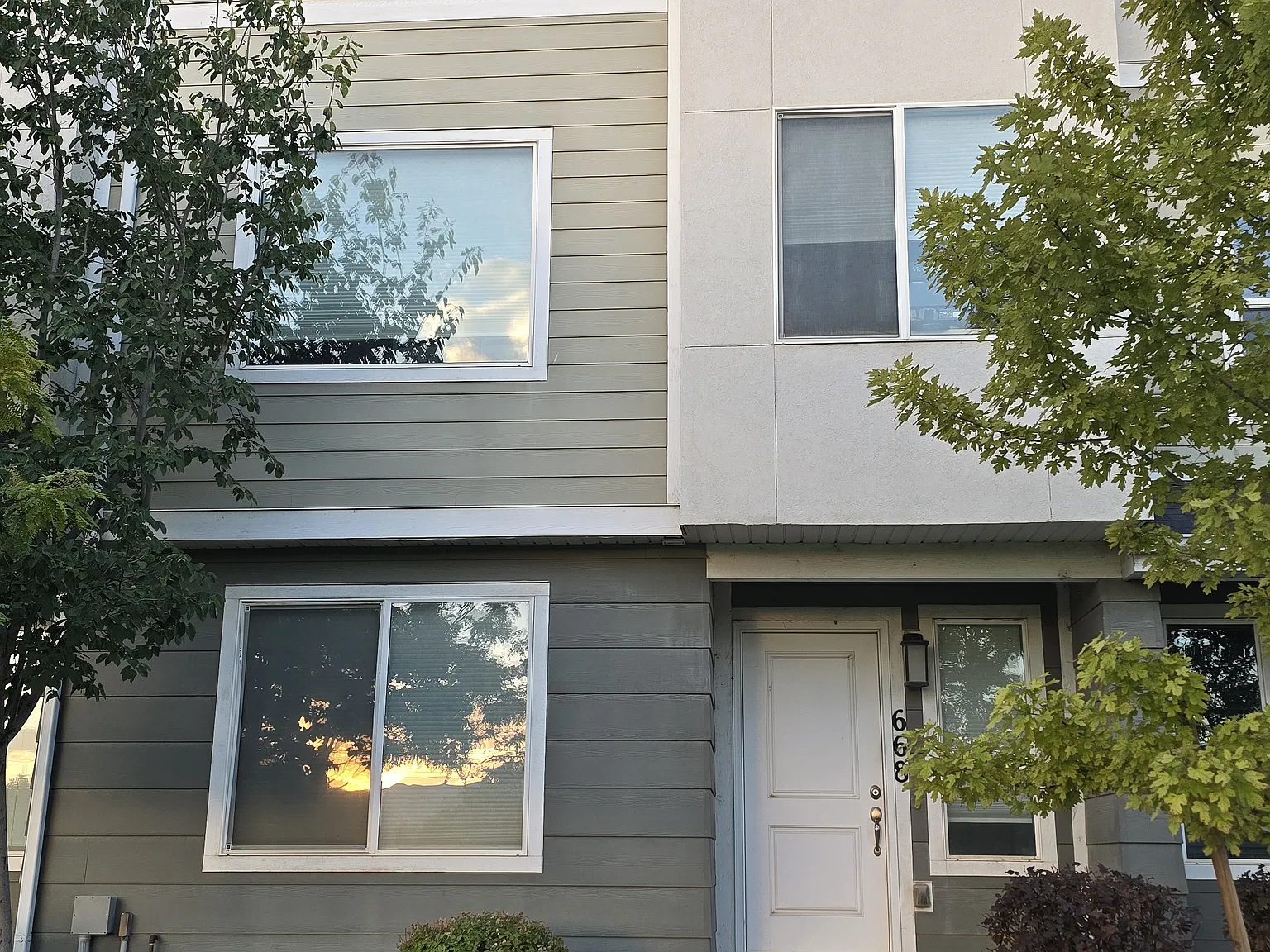 4 bed, 2134 sqft, $2,300 — Photo 1