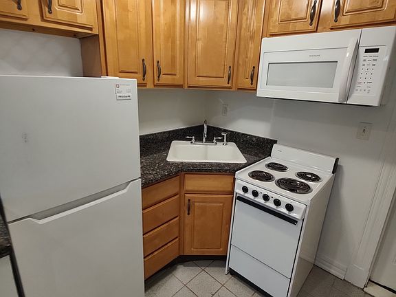 3rd image of 378 Commonwealth Ave #2