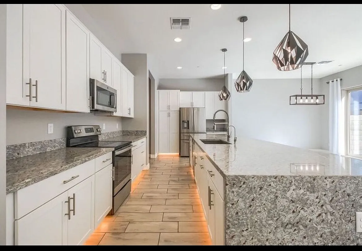 3 bed, 2.5 bath, 2354 sqft, $2,900 — Photo 2