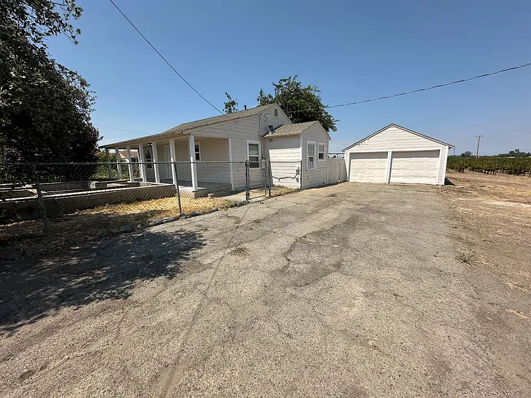 1360 Delta Rd — Photo 3