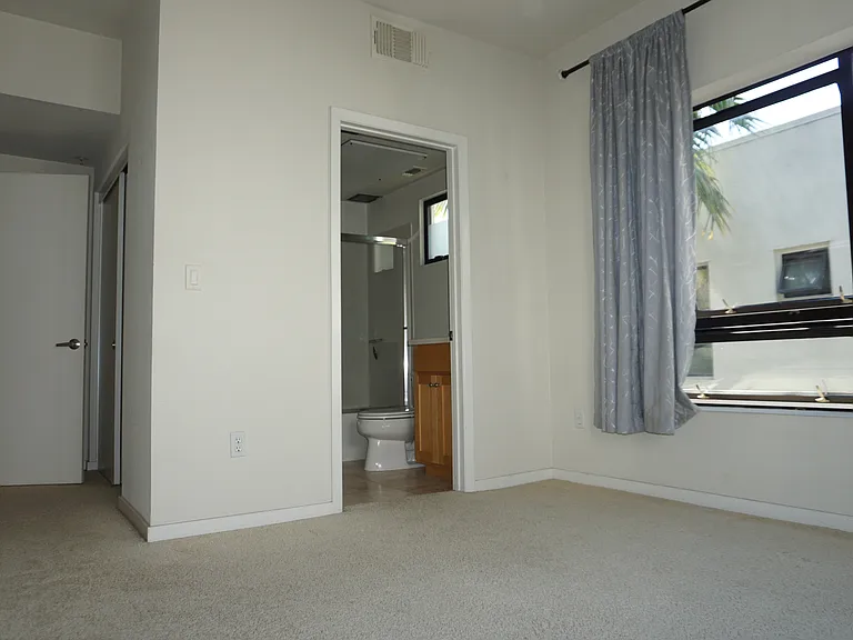 907 Zephyr Dr — Photo 8