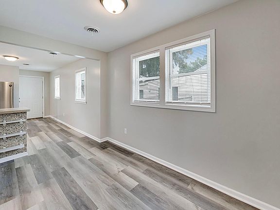 5th image of 2713 Ross St