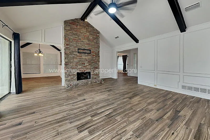 4 bed, 2.0 bath, 2217 sqft, $3,300 — Photo 2