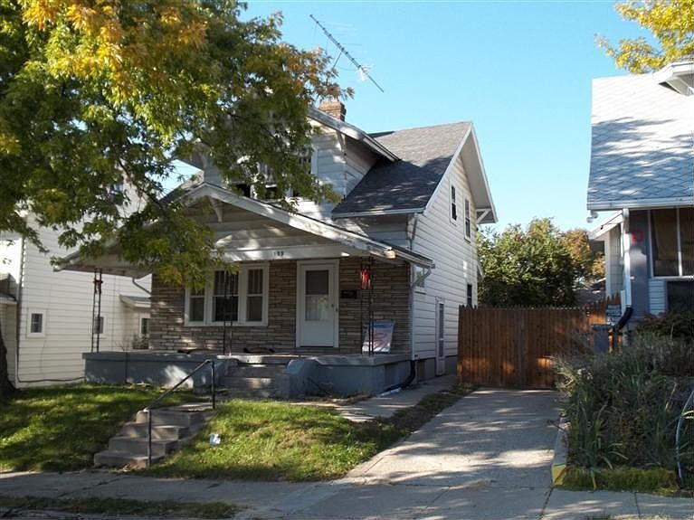 2nd image of 109 E Maplewood Ave
