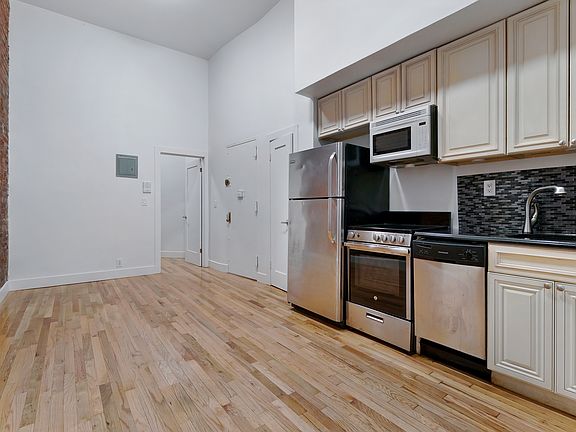 5th image of 219 E 89th St Front 1E