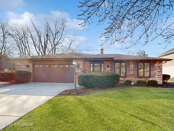 4th image of 8541 Golfview Dr