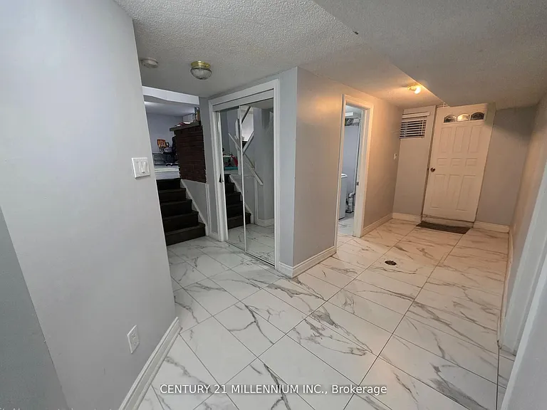 23 Malcolm Cres — Photo 11