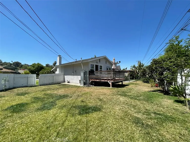 1049 Evergreen Ct — Photo 18