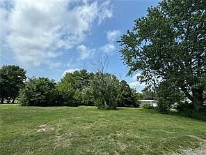 5th image of 802 Cherry Point St