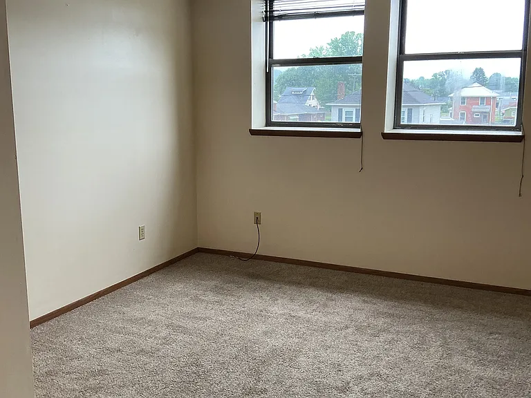 131 Dravo St — Photo 5