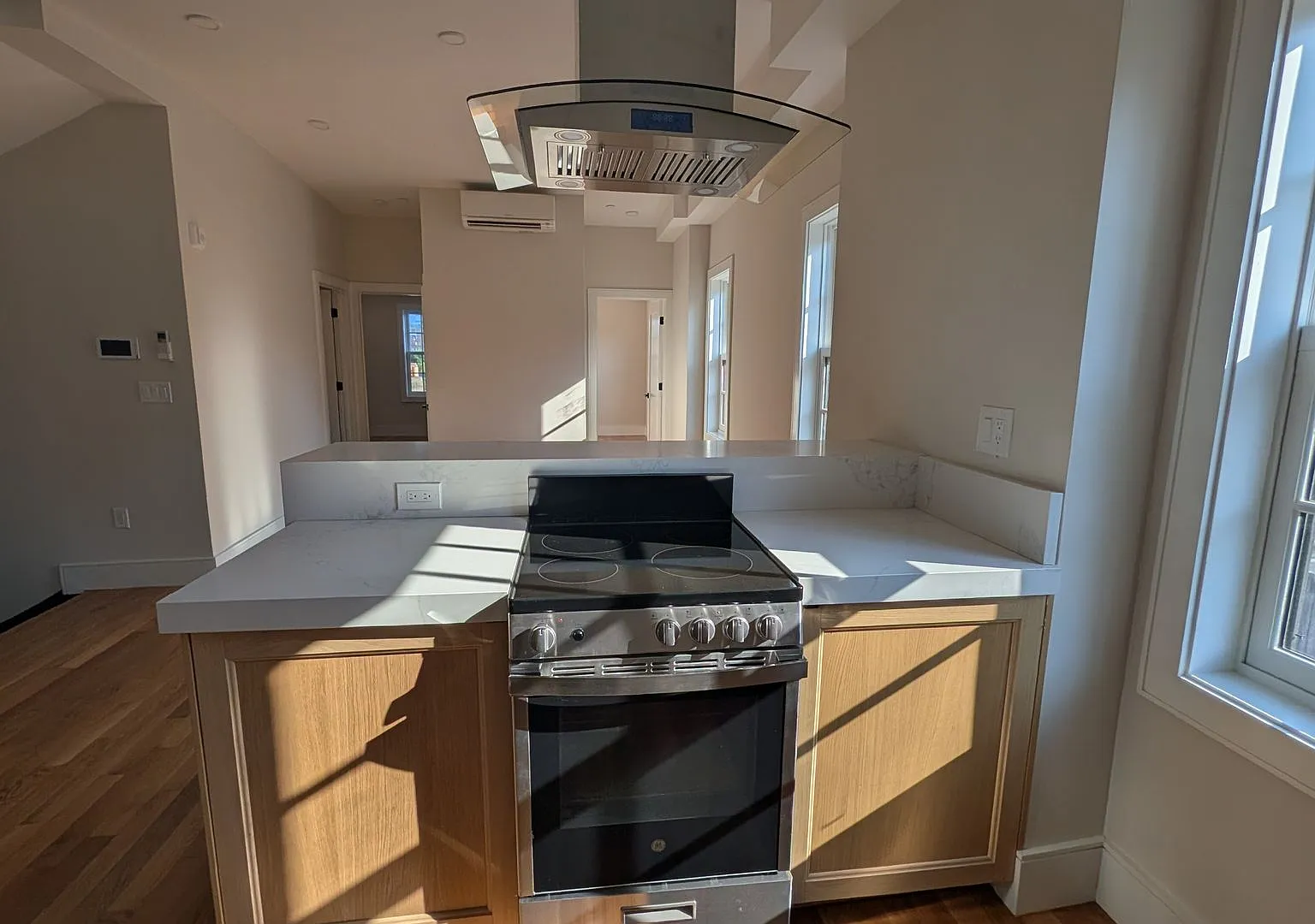 Amazing Penthouse 3-bed, 2-bath Apartment — Photo 1