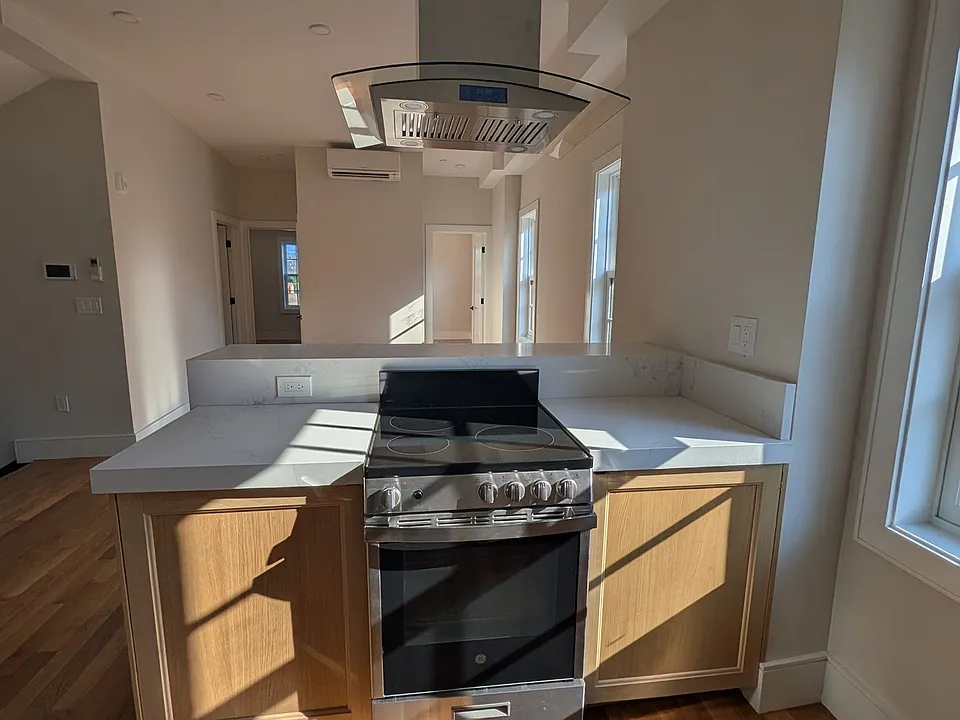18 Winchester St #3A