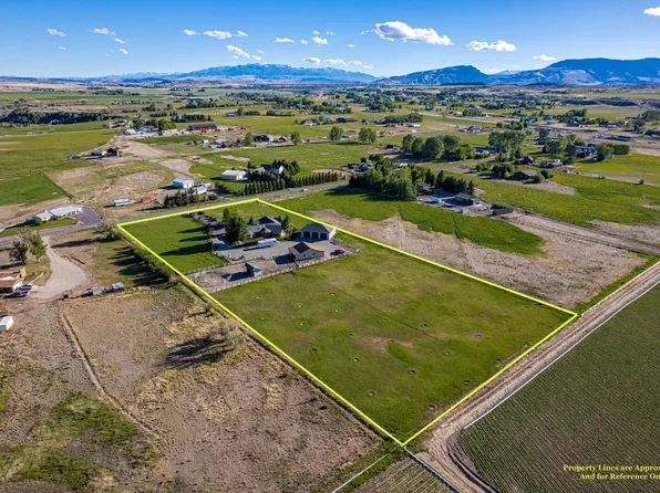 39 Nez Perce Dr, Cody, WY 82414