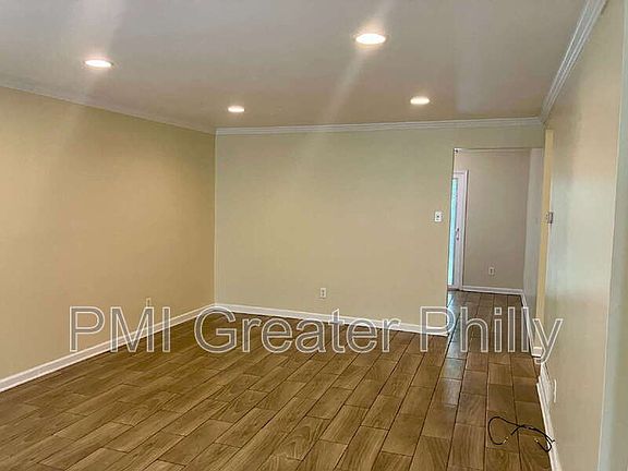 2nd image of 585 Wrensong Rd APT A