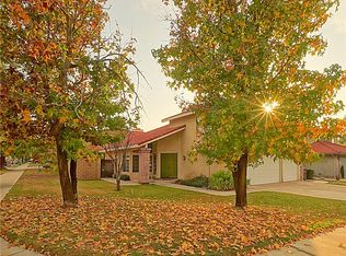 950 Knights Bridge Ln, Redlands, CA 92374