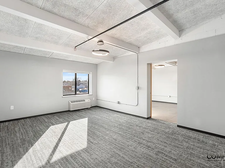 The Howard Apartments — Photo 37