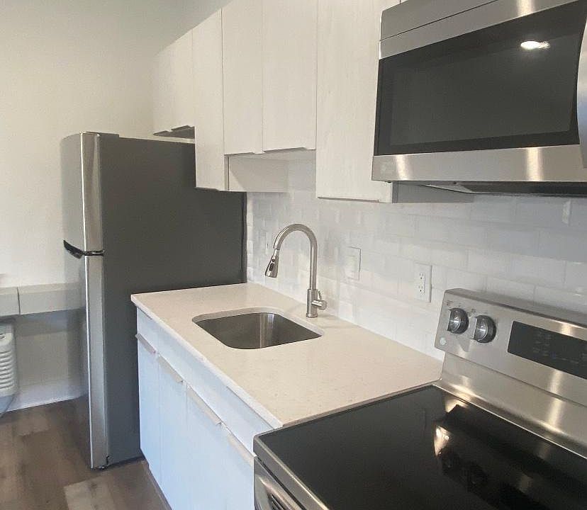 1st image of 4146 Parkside Ave Unit 204