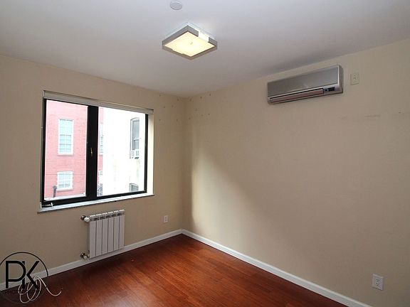 4th image of 211 Kingsland Ave APT 2R