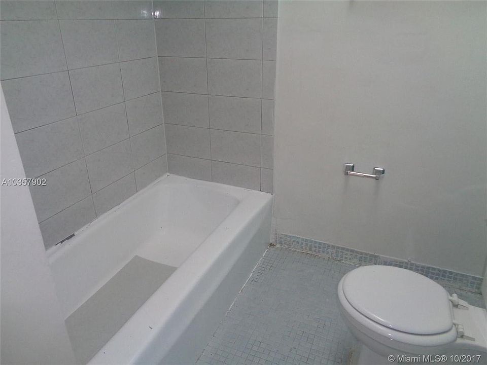2nd image of 5530 SW 38th Ct