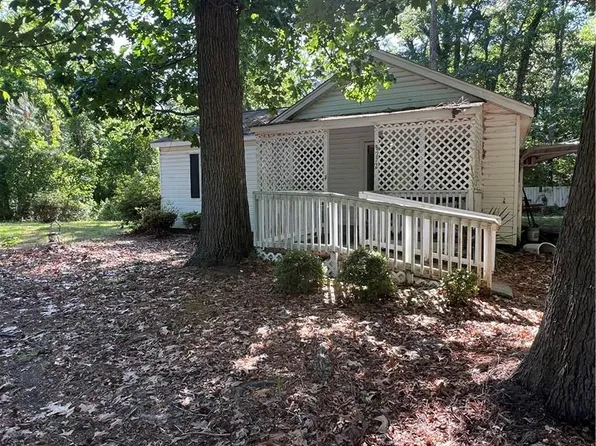 8272 Crittenden Rd, Suffolk, VA 23436